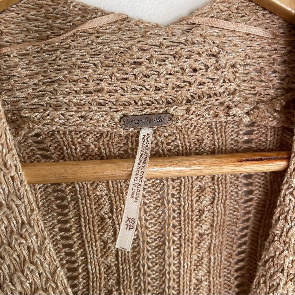 Free People Tan Loose Cable Knit Shawl Collar Cardigan Size XS - Picture 8 of 8